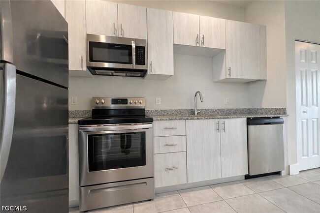 Foto del edificio - 3409 SW 8th Pl