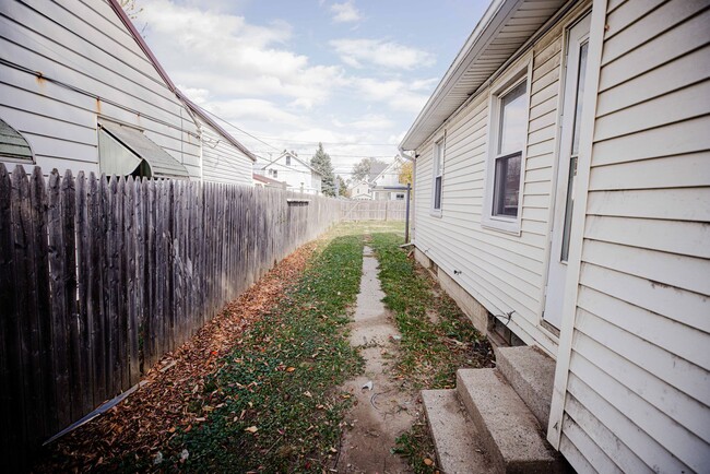 Building Photo - Remodeled two bedroom home - move in ready