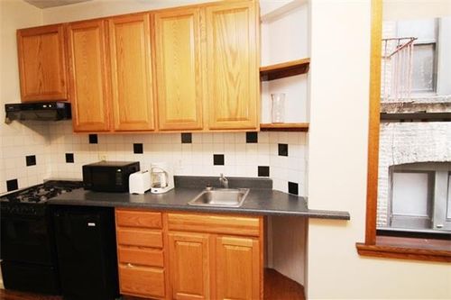 Foto principal - 348 E 13th St