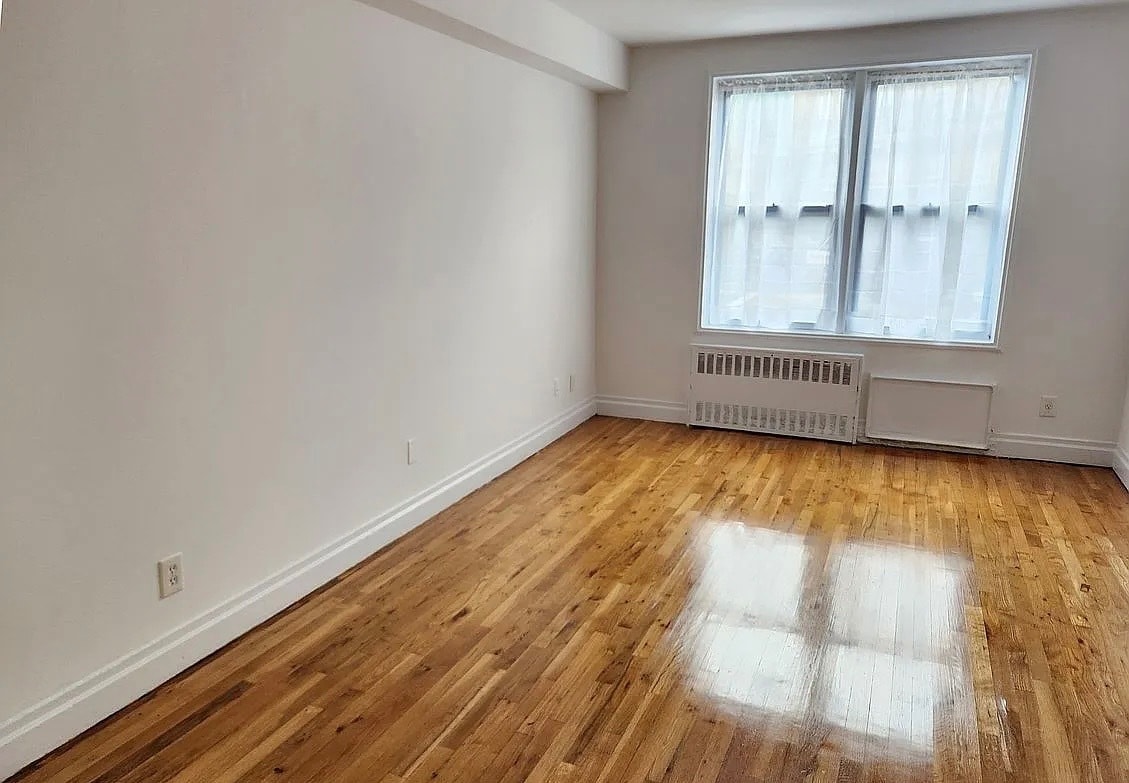 Primary Photo - 1725 Edison Ave