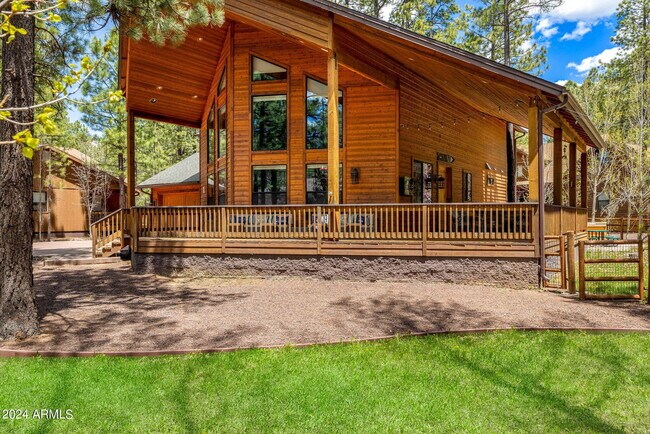 Foto del edificio - 3027 Chestnut Cir