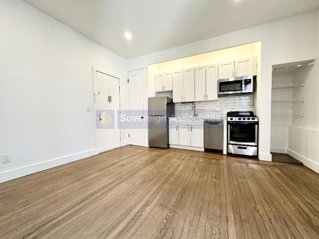 Building Photo - 45 Tiemann Place