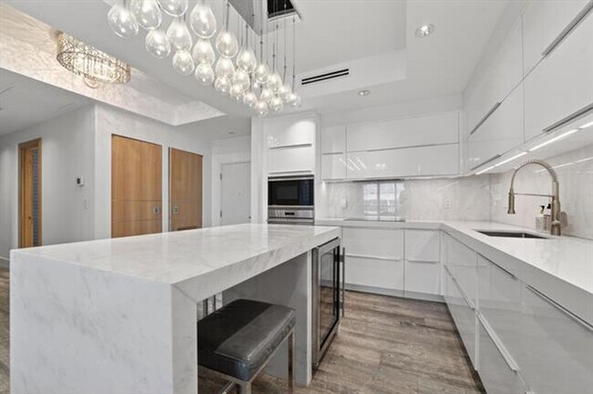 Photo - 2301 Collins Ave Apartment