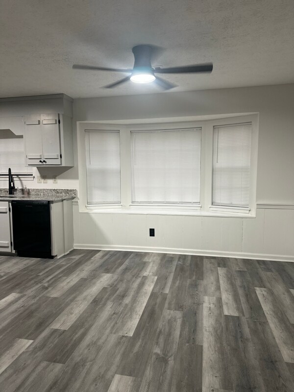 Foto del edificio - 849 Tall Deer Dr