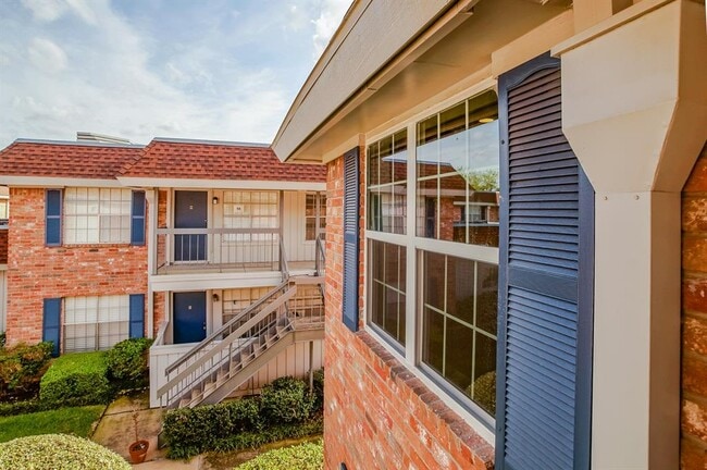 Building Photo - 2250 Bering Dr
