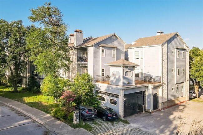 Foto del edificio - 3111 Tom Green St
