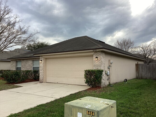 Foto del edificio - 6410 Blue Leaf Ln