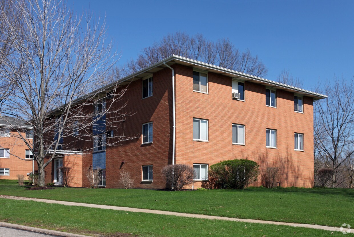 Midpark Village Apartments Middleburg Heights, OH