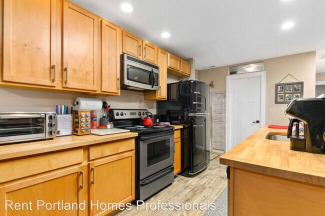 Building Photo - 3 br, 1 bath House - 8634 NE Broadway