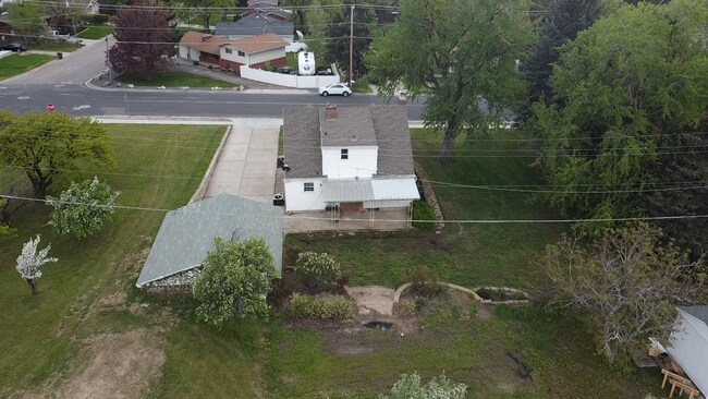 Building Photo - 3 bdrm 2 bath Home- Small Dog Friendly