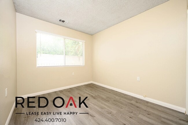 Foto del edificio - 14814 Gale Ave