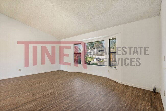 Foto del edificio - Beautiful and spacious 3 bedroom home in S...