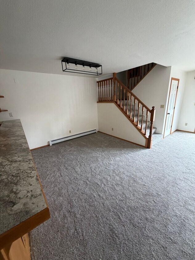 Building Photo - 204 S Yellowstone Ave