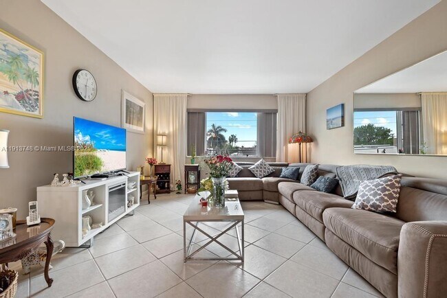 Foto del edificio - 400 S Cypress Rd