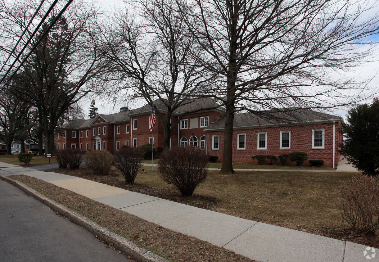 Exterior Facade - Oak Terrace