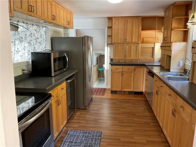 Building Photo - 115 Brookside Dr
