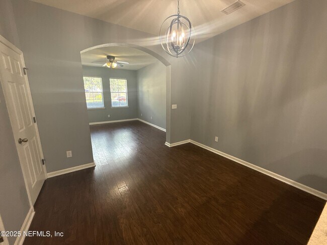 Foto del edificio - 6162 High Tide Blvd