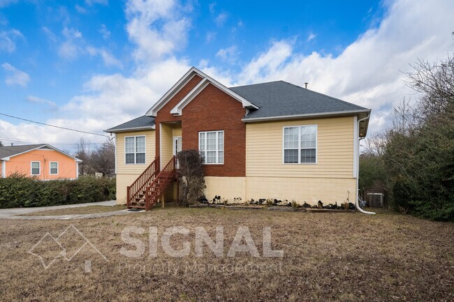 Building Photo - 4811 Mariana St N