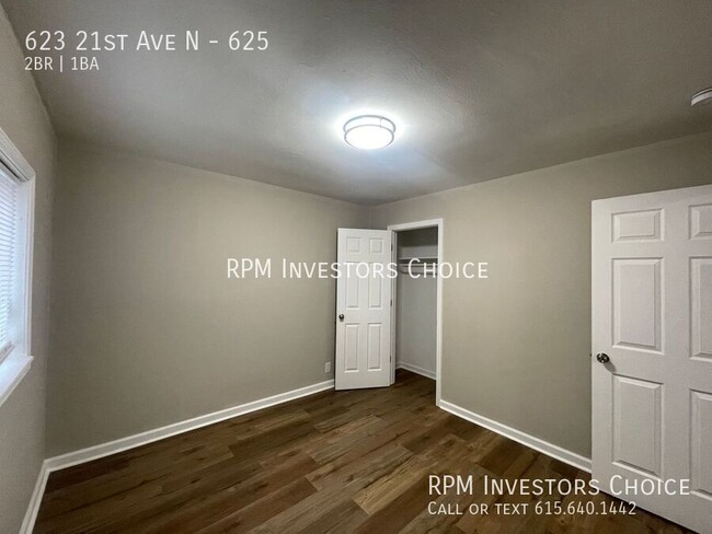 Building Photo - Recently Renovated 2/1 Apartment Located i...