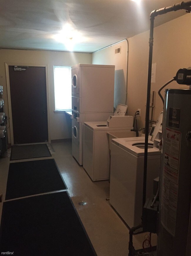 Building Photo - 1 br, 1 bath  - Dover Glen Condominuims