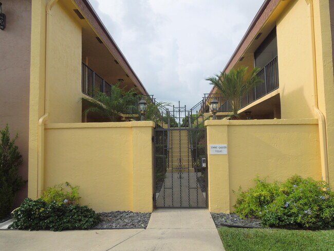 Building Photo - 120 N M St