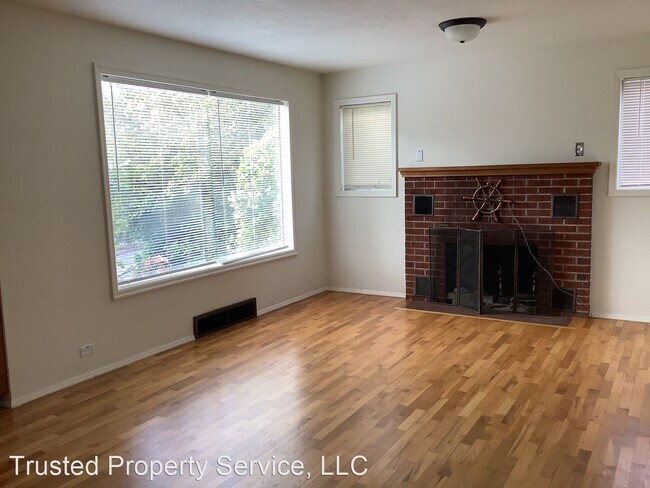 Foto del edificio - 3 br, 1 bath House - 741 E 24th Ave