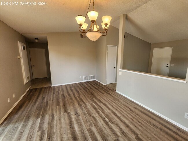 Building Photo - Riverside 4 bedroom Home