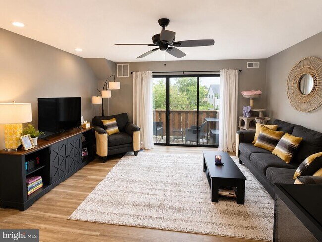 Foto del edificio - 404 Lindsey Ct
