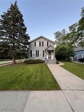 Building Photo - 56 Beech St