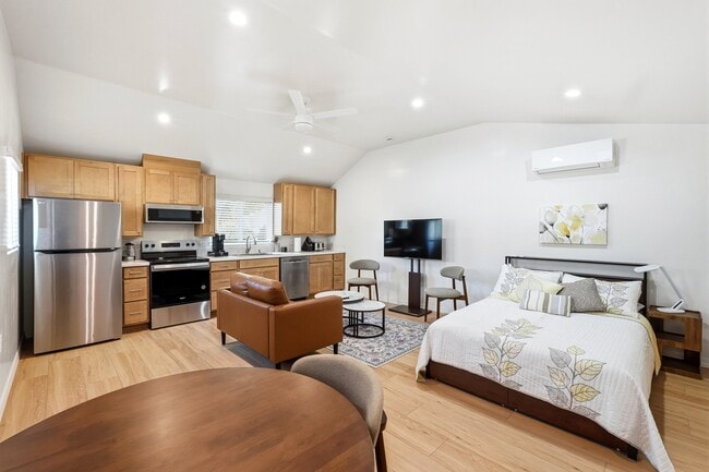 Building Photo - 7321 Kelvin Ave