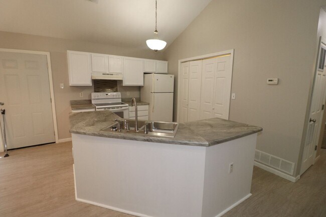 Foto del edificio - Newly updated duplex for rent!