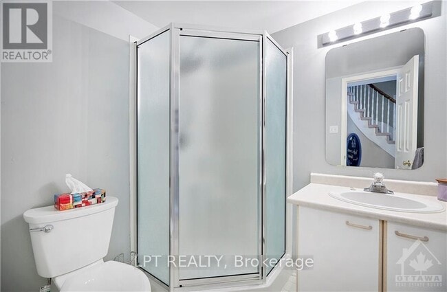 Building Photo - 83 Corsica Private