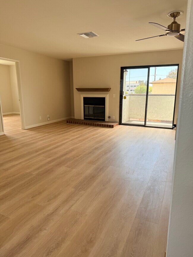 Hogar - 470 E 7th St