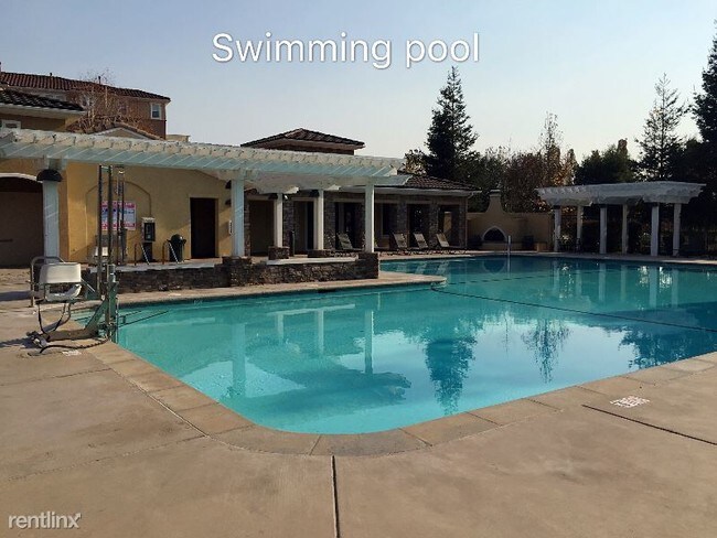 Foto del edificio - 4392 Fitzwilliam St