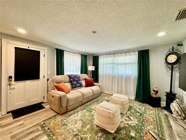 Foto del edificio - 2707 W Kenmore Ave