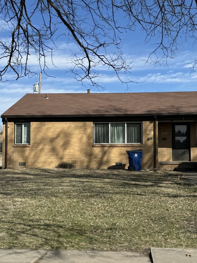 Primary Photo - 2-bedroom, 1 bathroom apartment