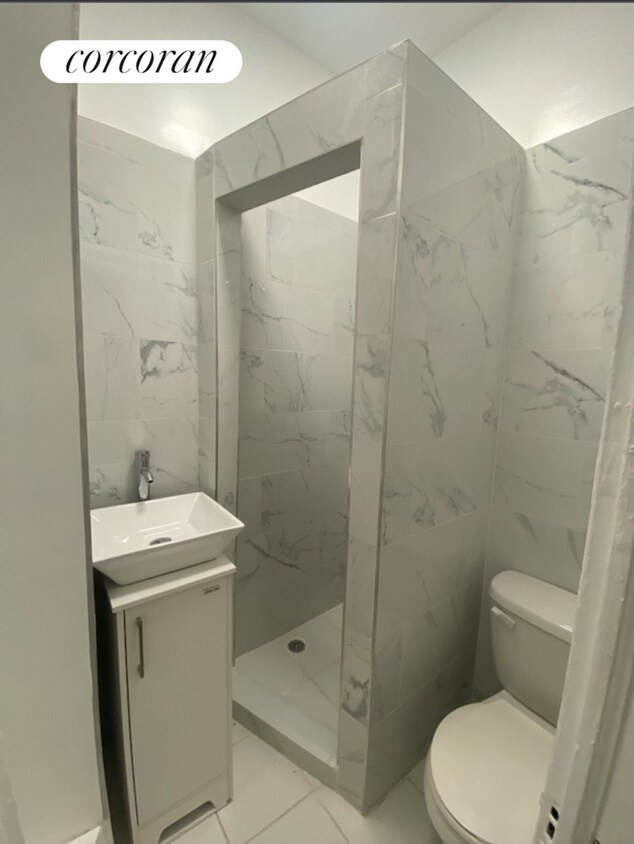 Foto del edificio - 251 E 45th St