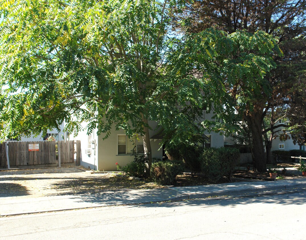 Building Photo - 590 E H St