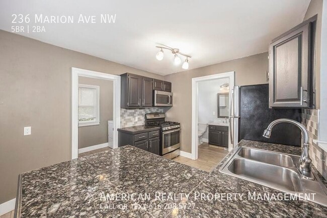 Foto del edificio - 236 Marion Ave NW