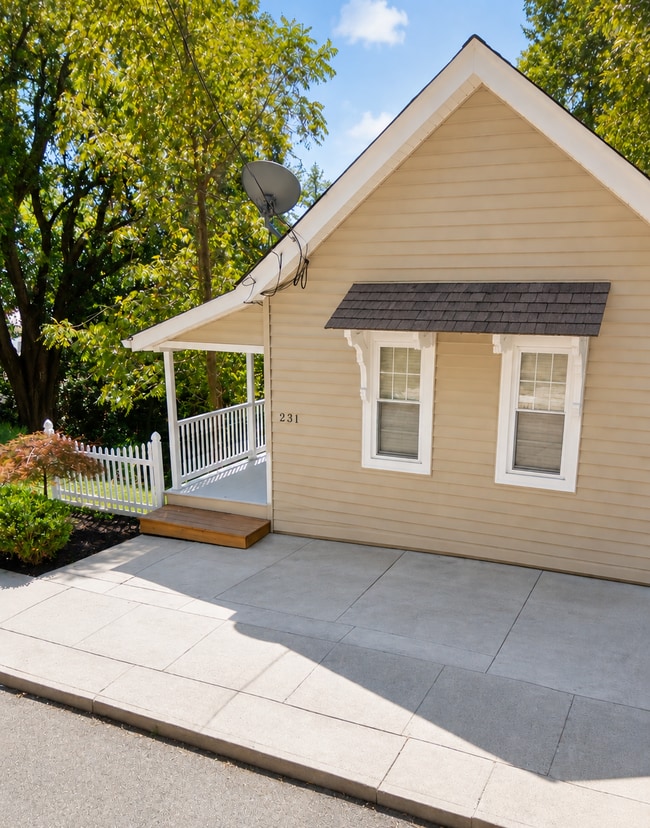 Building Photo - 231 Sekitan Ave