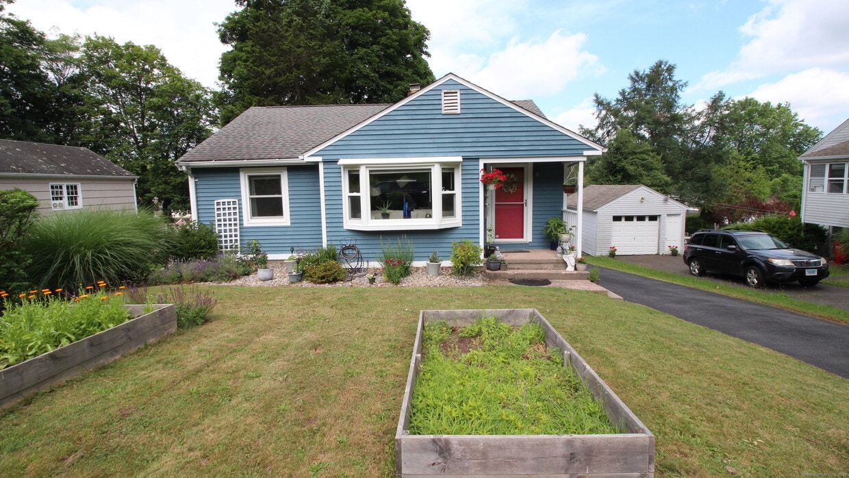 Primary Photo - 33 Ridgefield St