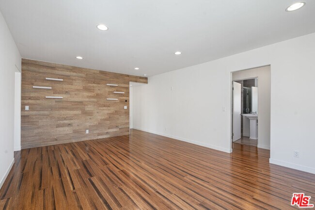 Foto del edificio - 122 N Harper Ave