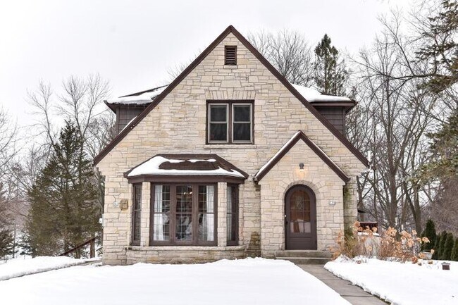 Foto del edificio - 339 Riverview Dr