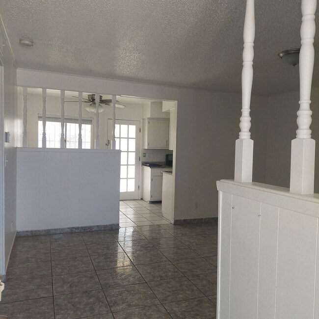 Building Photo - Welcome Home ! 3 bedroom 1.5 bath rental -DUPLEX