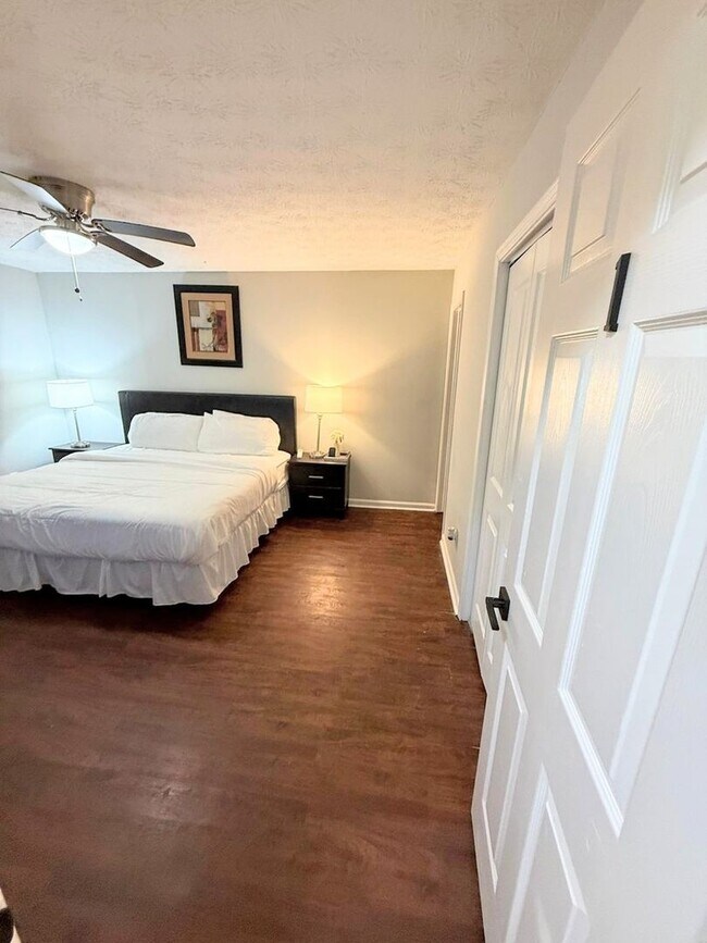 Foto del edificio - 5405 Glen Haven Dr