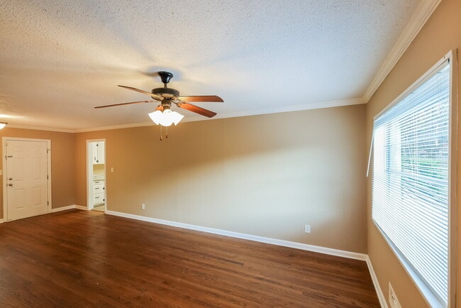 Building Photo - 9601 Red Ln Dr