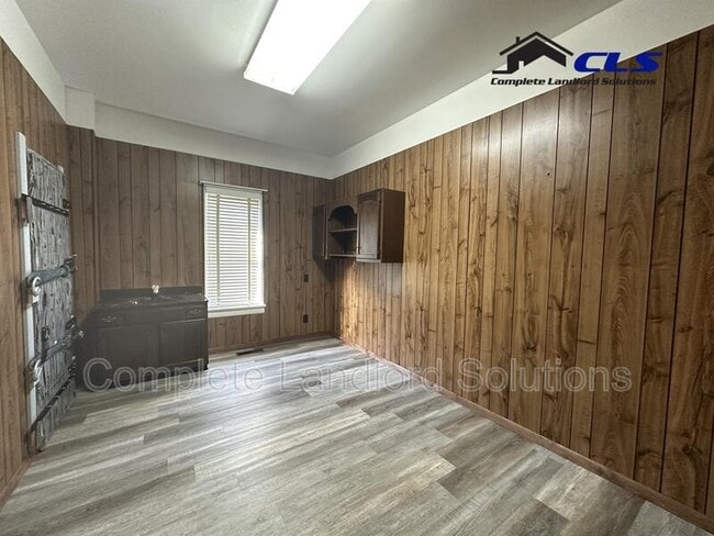 Building Photo - 1516 Woodley Ave