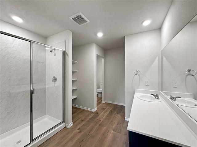 Foto del edificio - 5340 Elkridge Dr