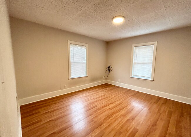 Building Photo - 107 Buttonwood St