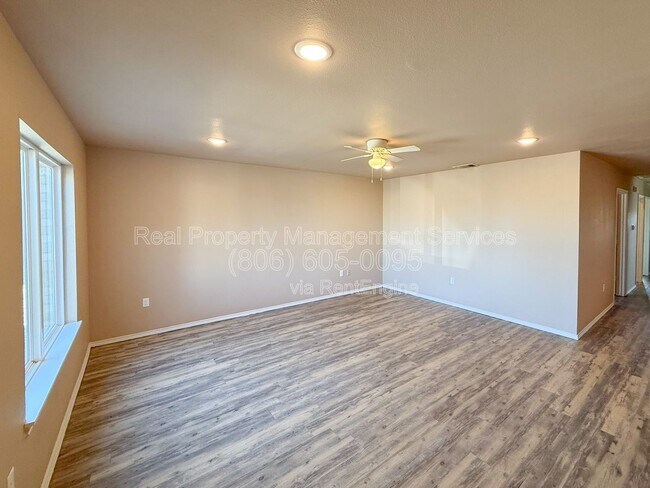 Foto del edificio - 2420 N Avenue P